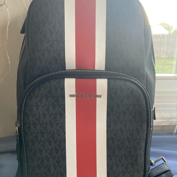 Michael Kors over the shoulder back pack with new never used wallet matching. - Picture 2 of 5